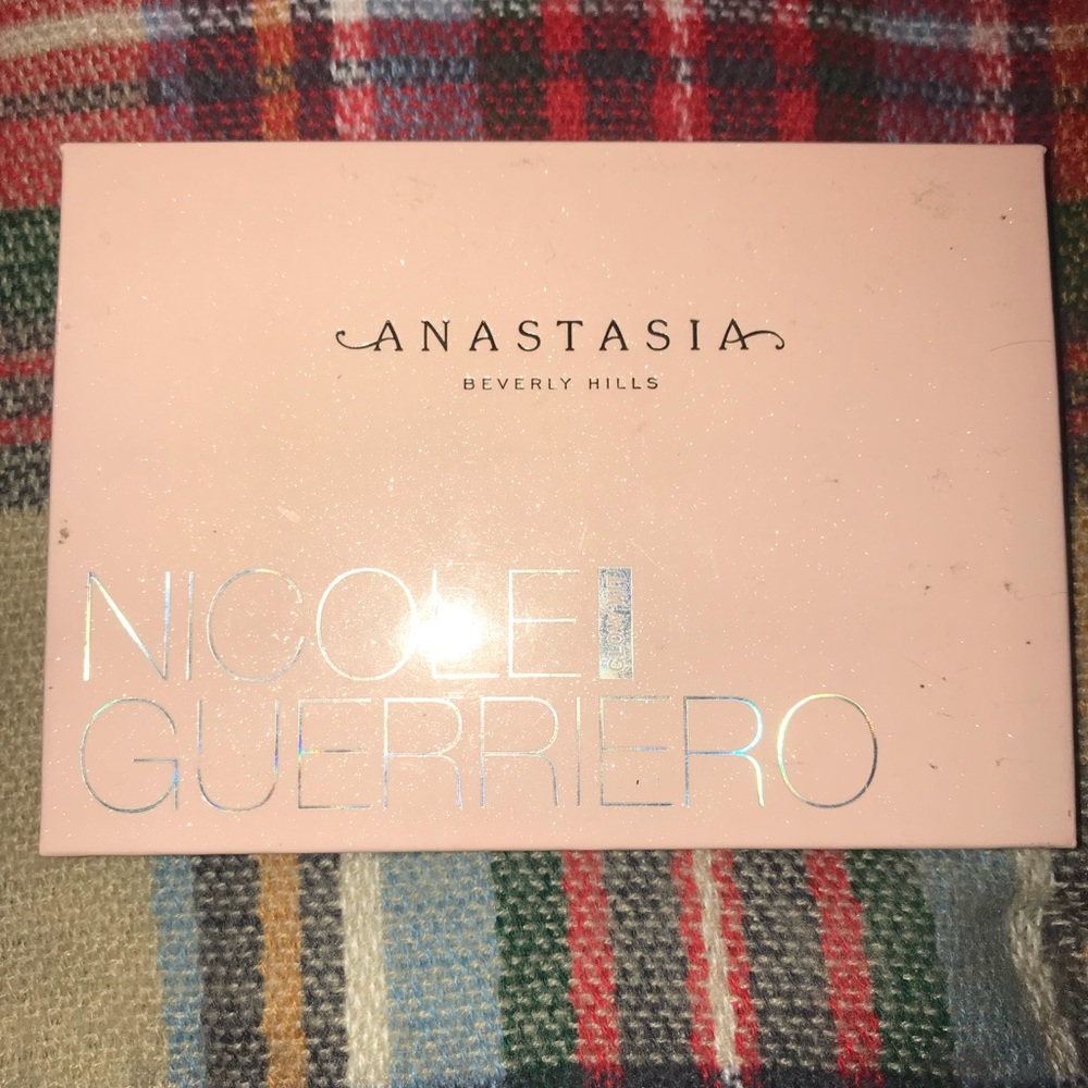 Anastia Beverly Hills glow palette